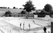 Kenilworth, Abbey Fields Swimming Pool c1965
