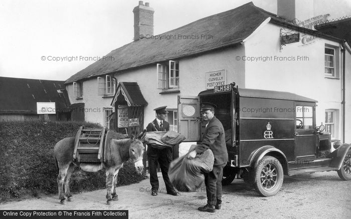 Clovelly, Post Office, transfer of mail 1936.  (Neg. 87551)   Copyright The Francis Frith Collection 2008. http://www.francisfrith.com