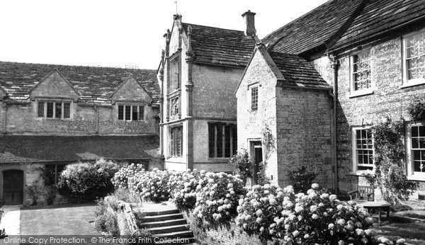 Melcombe Bingham, Bingham's Melcombe Manor House, the Courtyard c1960
