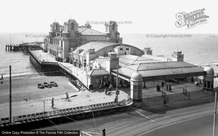 Southsea, the South Parade Pier c1935