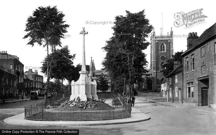Photo of St Albans, St Peter's Church and War Memorial 1921, ref. 

70474