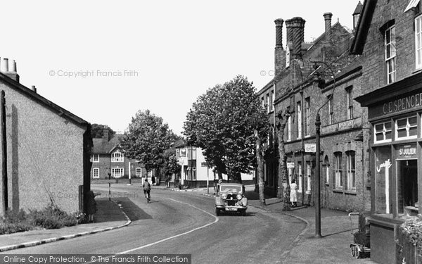 Photo of Hatfield, the Great North Road 1948, ref. H254001