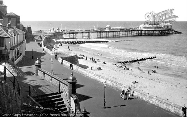 Cromer, the Pier c1950