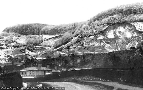 Photo of Reigate, snowy view under Hill 1890, ref. 26738