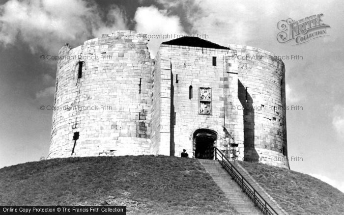York, Cliffords Tower c1950