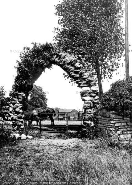 Photo of Caerleon, the 'Roman' Arch 1931, ref. c4023