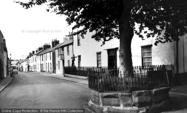Photo of Moretonhampstead, Cross Street c1960, ref. M97003