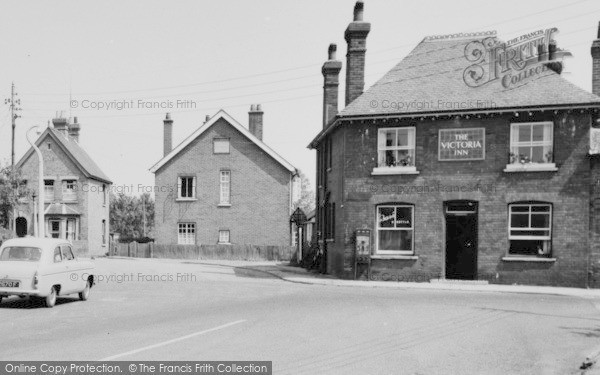 Vixtoria Inn, Burnham-on-Crouch, c.1965, Essex.  (Neg.  B325301M)  © Copyright The Francis Frith Collection 2005. http://www.francisfrith.com