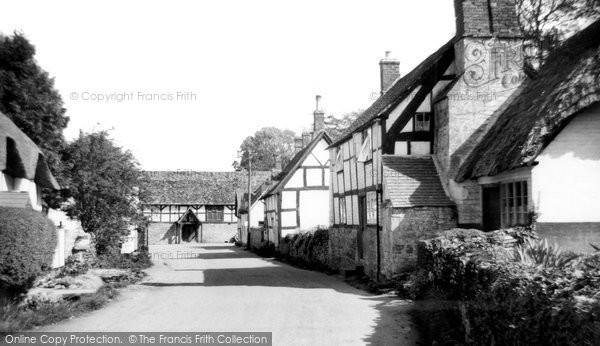 Elmley Castle, the Village c1960.  (Neg. E108001)  Â© Copyright The Francis Frith Collection 2008. http://www.francisfrith.com