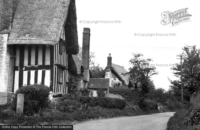 Great Comberton, Cottages c1960.  (Neg. G331013)  Â© Copyright The Francis Frith Collection 2008. http://www.francisfrith.com