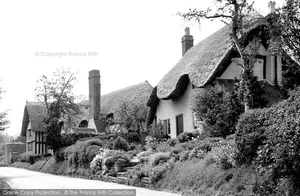 Great Comberton, the Village c1960.  (Neg. G331014)  Â© Copyright The Francis Frith Collection 2008. http://www.francisfrith.com