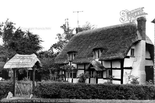 Little Comberton, the Olde Thatched Cottage c1955.  (Neg. L216007)  Â© Copyright The Francis Frith Collection 2008. http://www.francisfrith.com