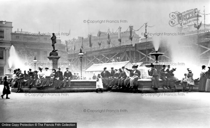 Photo of London, Trafalgar Square 1897, ref. L130009