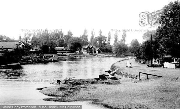 Photo of Weybridge, Ferry 1904, ref. 51679