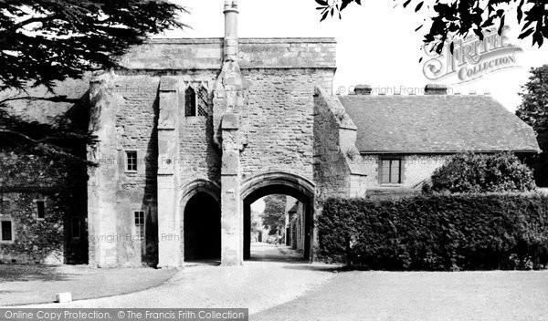 Photo of Chichester, Entrance to Bishops Palace c1960, ref. C84065