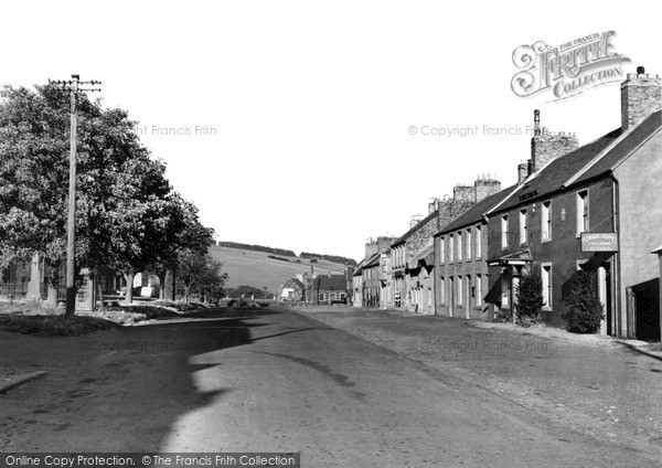 Photo of Town Yetholm, Plough Hotel c1955, ref. Y26014